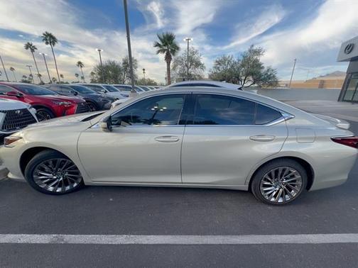 2025 Lexus ES 300h Luxury