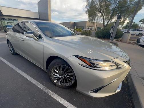 2025 Lexus ES 300h Luxury