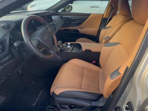 2025 Lexus ES 300h Luxury