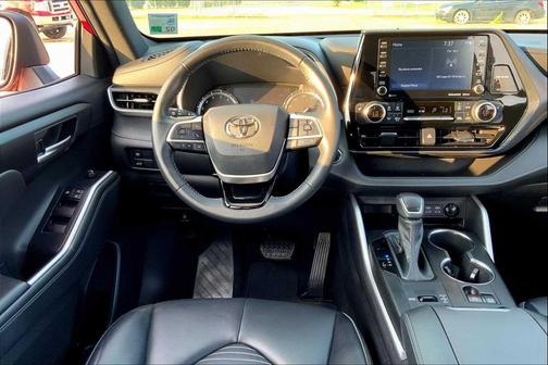 2022 Toyota Highlander XSE
