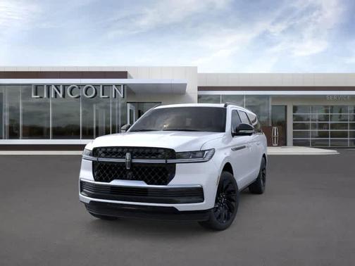Crystal White Metallic Clearcoat 2026 Lincoln Navigator Reserve