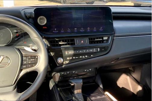 2022 Lexus ES 300h BASE