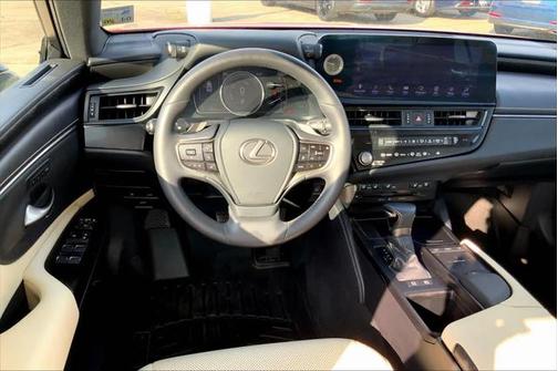 2022 Lexus ES 300h BASE