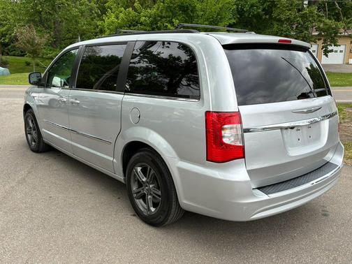 Dark Charcoal Pearlcoat 2012 Chrysler Town & Country Touring