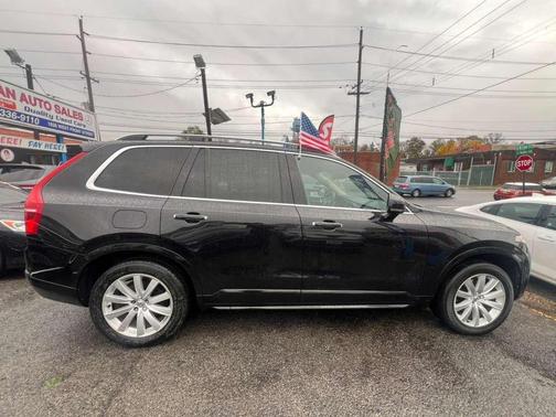 2017 Volvo XC90 T6 Momentum