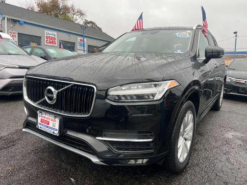 2017 Volvo XC90 T6 Momentum