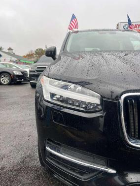 2017 Volvo XC90 T6 Momentum