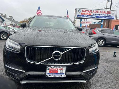 2017 Volvo XC90 T6 Momentum