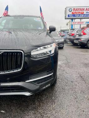 2017 Volvo XC90 T6 Momentum