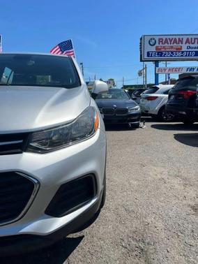 Silver Ice Metallic 2018 Chevrolet Trax LS