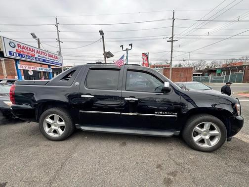 Black 2013 Chevrolet Avalanche LTZ