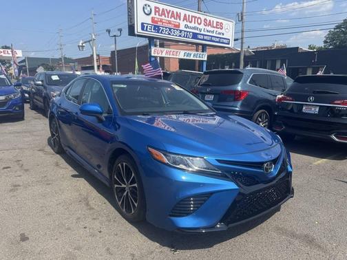 2020 Toyota Camry SE