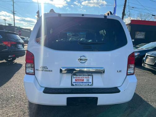 2005 Nissan Pathfinder XE