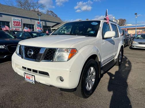 2005 Nissan Pathfinder XE
