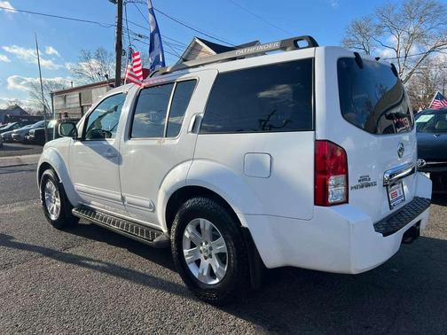 2005 Nissan Pathfinder XE