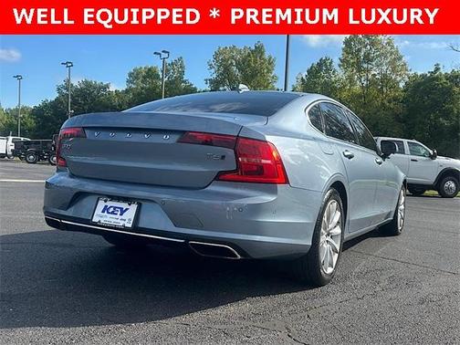 2018 Volvo S90 T6 Momentum