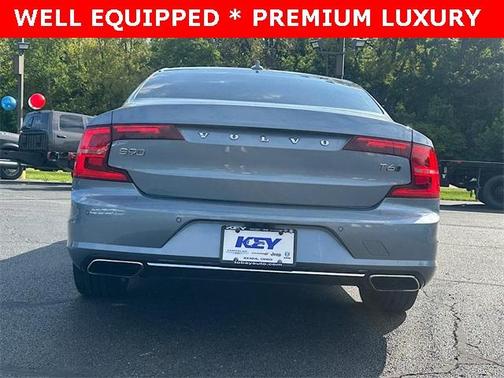 2018 Volvo S90 T6 Momentum