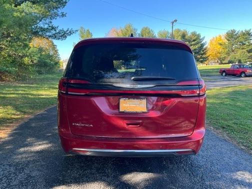 2024 Chrysler Pacifica Touring-L
