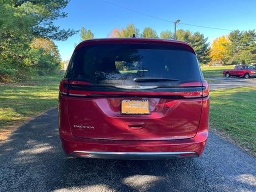 2024 Chrysler Pacifica Touring-L
