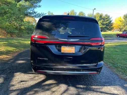 2024 Chrysler Pacifica Touring-L
