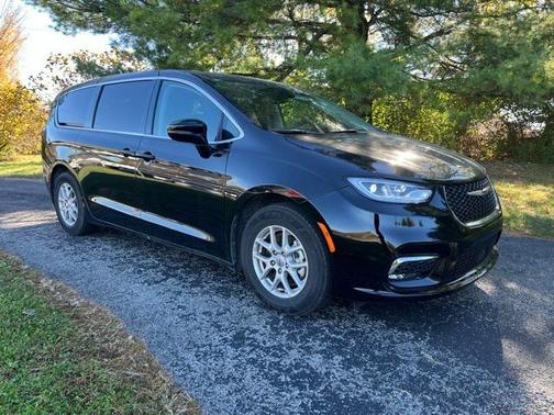 2024 Chrysler Pacifica Touring-L