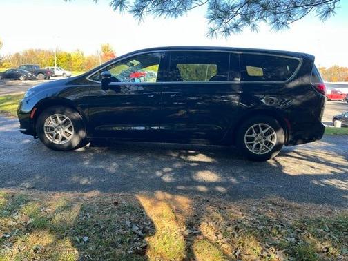 2024 Chrysler Pacifica Touring-L