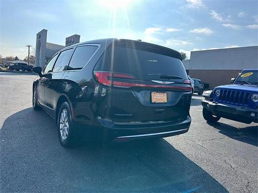 2024 Chrysler Pacifica Touring-L