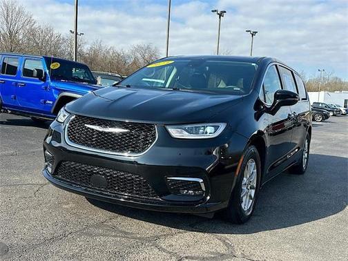 2024 Chrysler Pacifica Touring-L