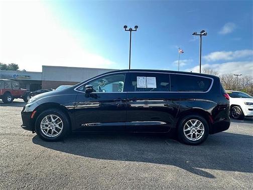 2024 Chrysler Pacifica Touring-L