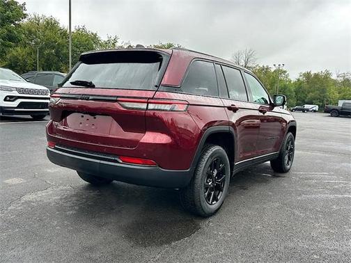 2025 Jeep Grand Cherokee Laredo