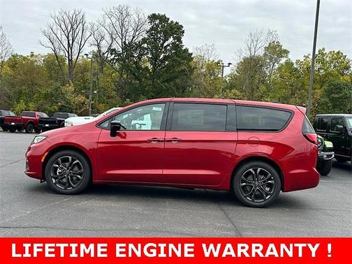 2026 Chrysler Pacifica Select