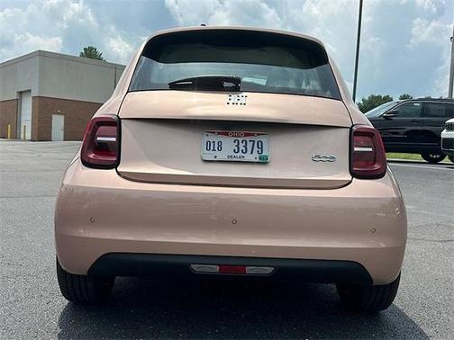 2025 FIAT 500e Base