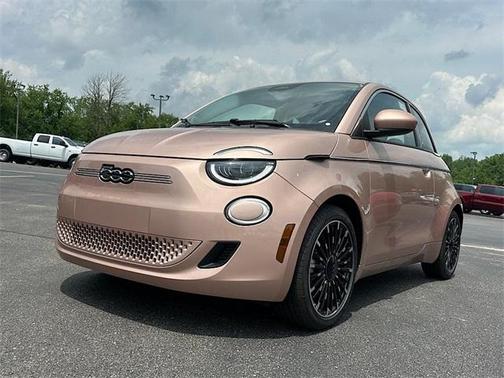 2025 FIAT 500e Base