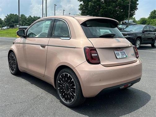 2025 FIAT 500e Base
