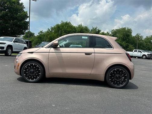 2025 FIAT 500e Base