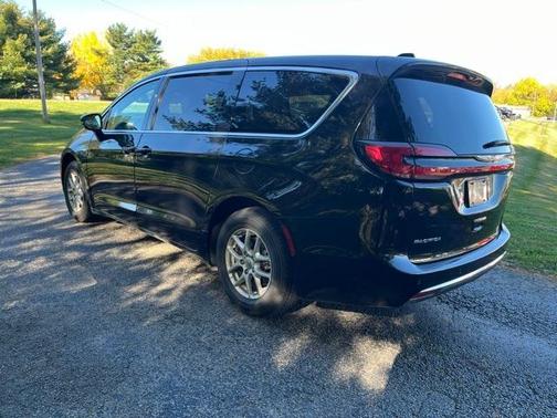 2024 Chrysler Pacifica Touring-L