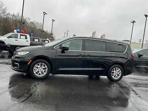 2024 Chrysler Pacifica Touring-L