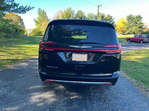 2024 Chrysler Pacifica Touring-L