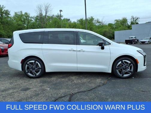 White 2027 Chrysler Pacifica LIMITED