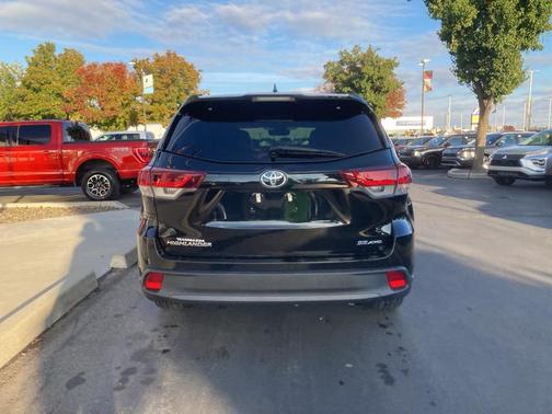 2019 Toyota Highlander SE