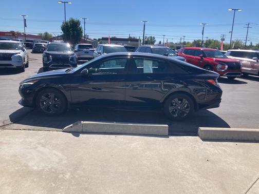 2022 Hyundai ELANTRA SEL