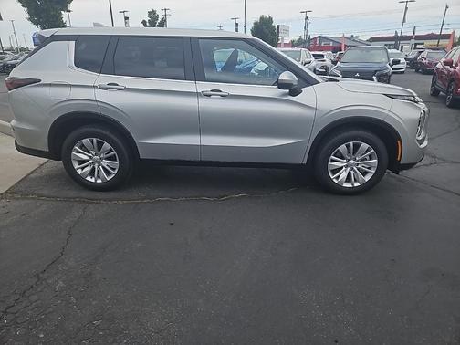 2025 Mitsubishi Outlander ES 2.5 S-AWC