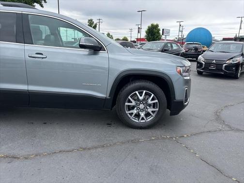 2023 GMC Acadia AWD SLT
