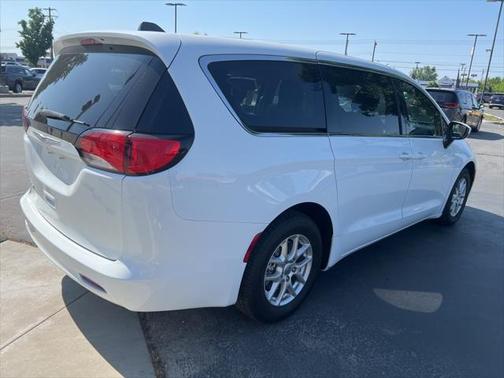 2021 Chrysler Voyager LX