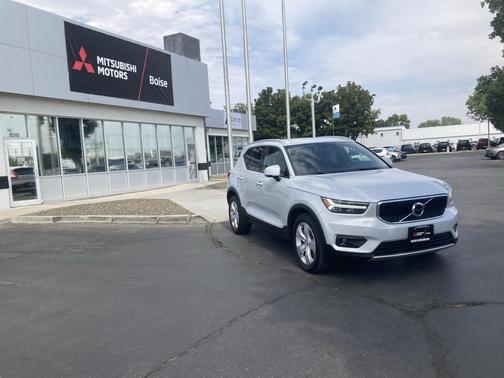 2021 Volvo XC40 T5 Momentum