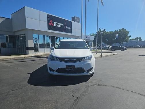 2020 Chrysler Pacifica Touring