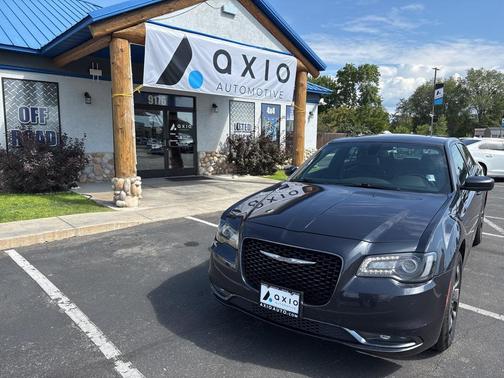 2018 Chrysler 300 S