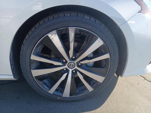 2022 Nissan Altima SR FWD