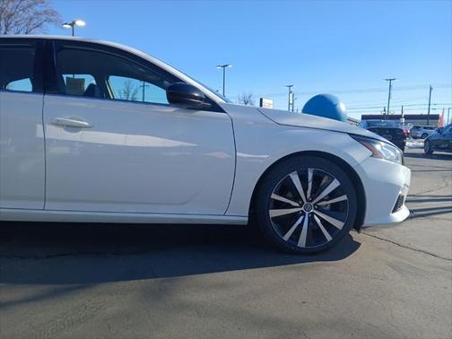 2022 Nissan Altima SR FWD