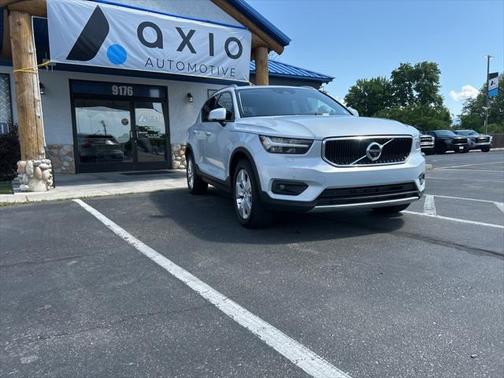 2021 Volvo XC40 T5 Momentum